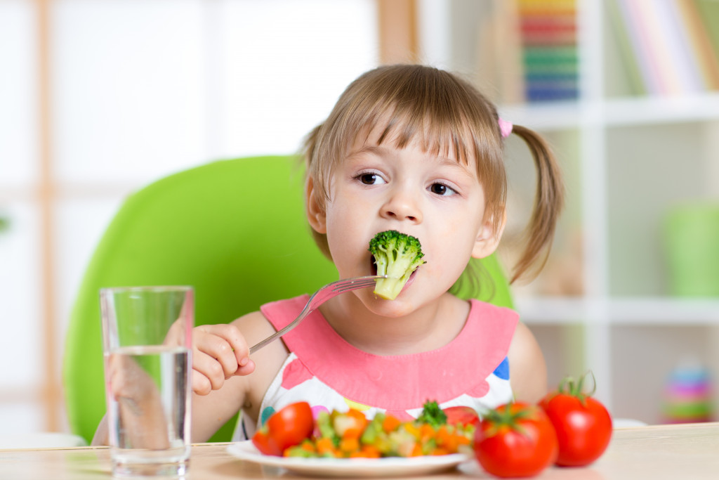 Kid with healthy food